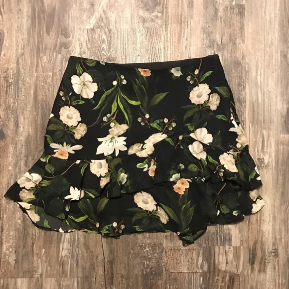 Floral ruffle skirt in EUC - Picture 1 of 3